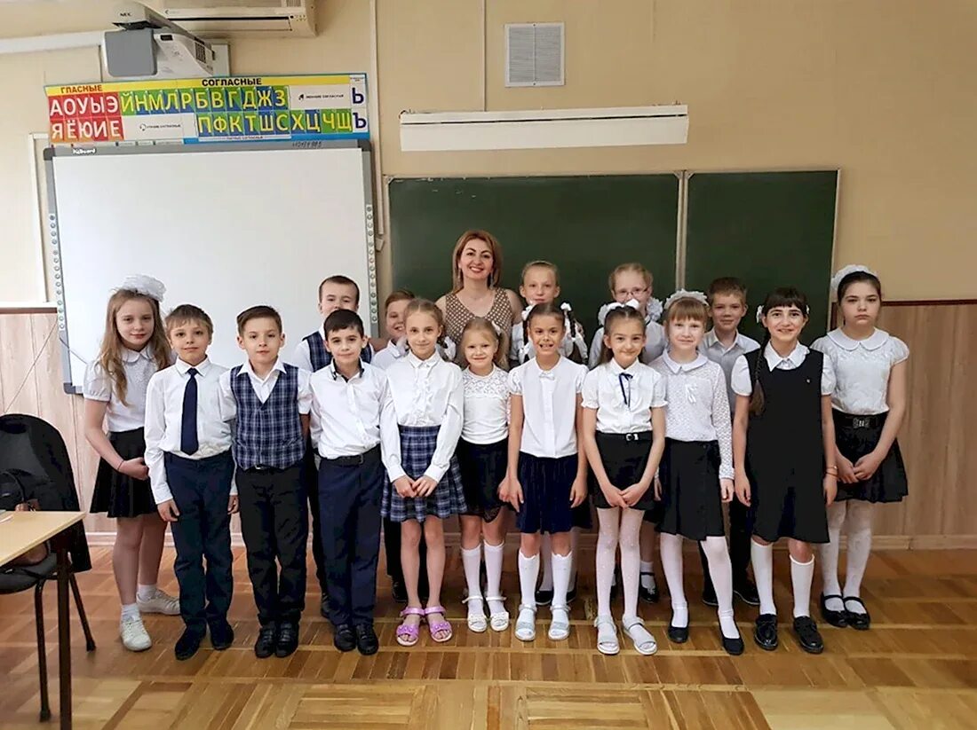 Эмблема класса. 4 ый класс. 4 ый класс. Фотосъемка в школе. 2 класс аватарка.