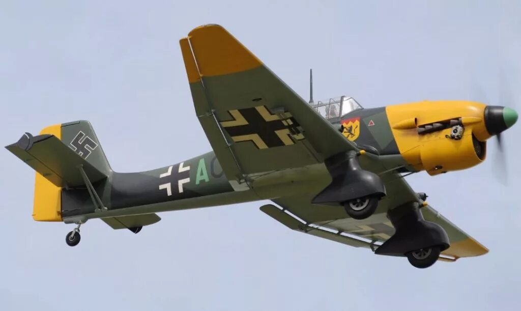 Junkers ju 87 stuka. Junkers ju 87. Юнкерс 87. Бомбардировщик юнкерс 87. Юнкерс 87 самолет.