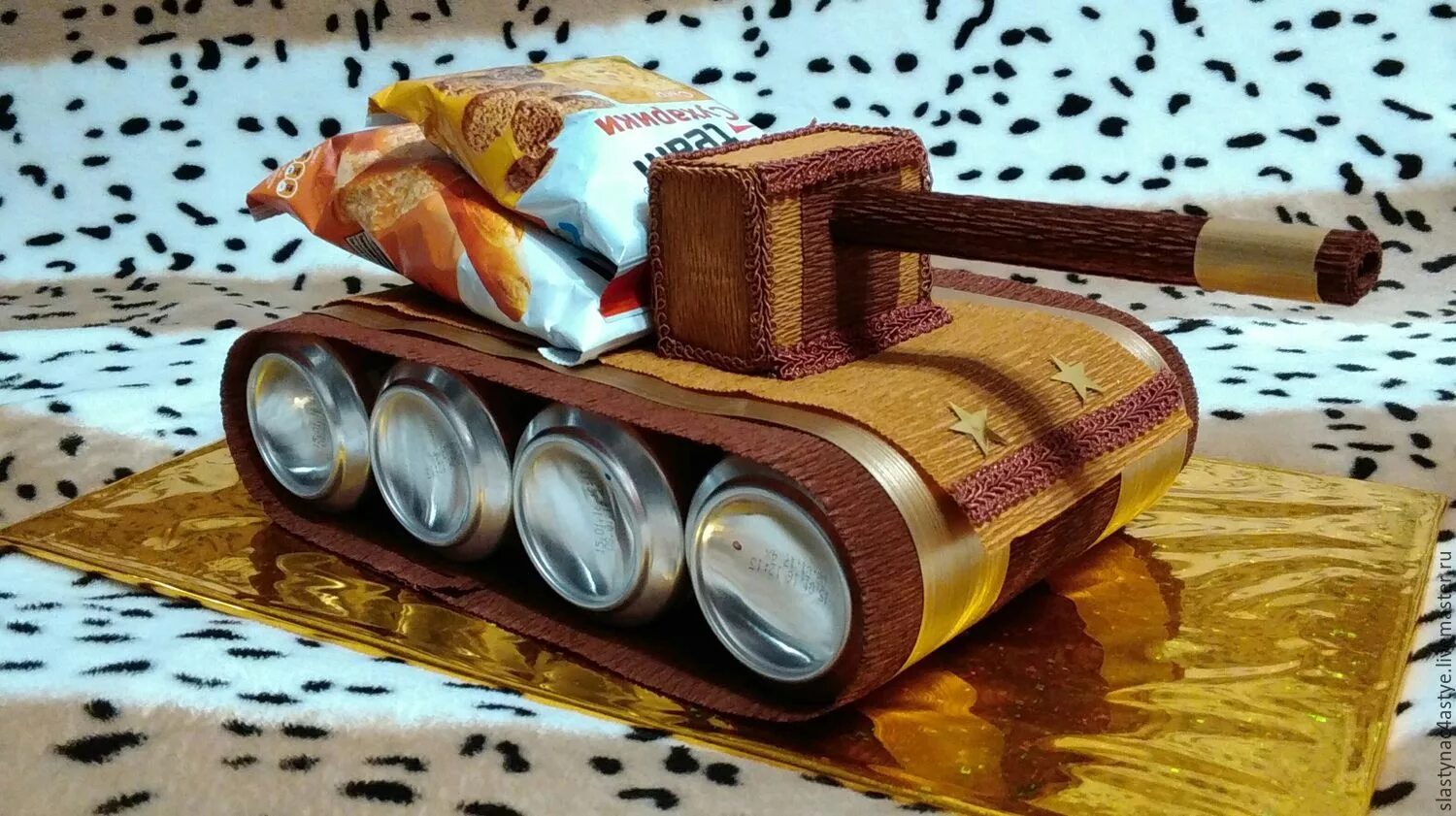 танк из пивных банок. подарок на 23 февраля!. мужские подарки на 23 февраля. подарок на 23 февраля танк. оригинальный подарок на 23 февраля.