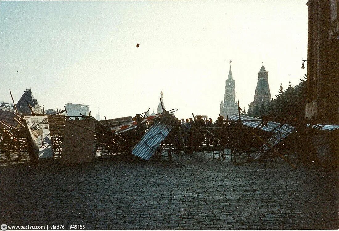 1993 век. Баррикады в Москве 1993. Москва 1993 год. 1993 Год Москва баррикады. Октябрьский путч 1993.