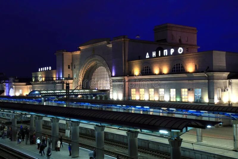 Вокзал днепропетровск. Днепропетровск Южный вокзал. Днепропетровский ЖД вокзал. Ж Д вокзал Днепропетровск. Город Днепр Украина железнодорожные вокзал.