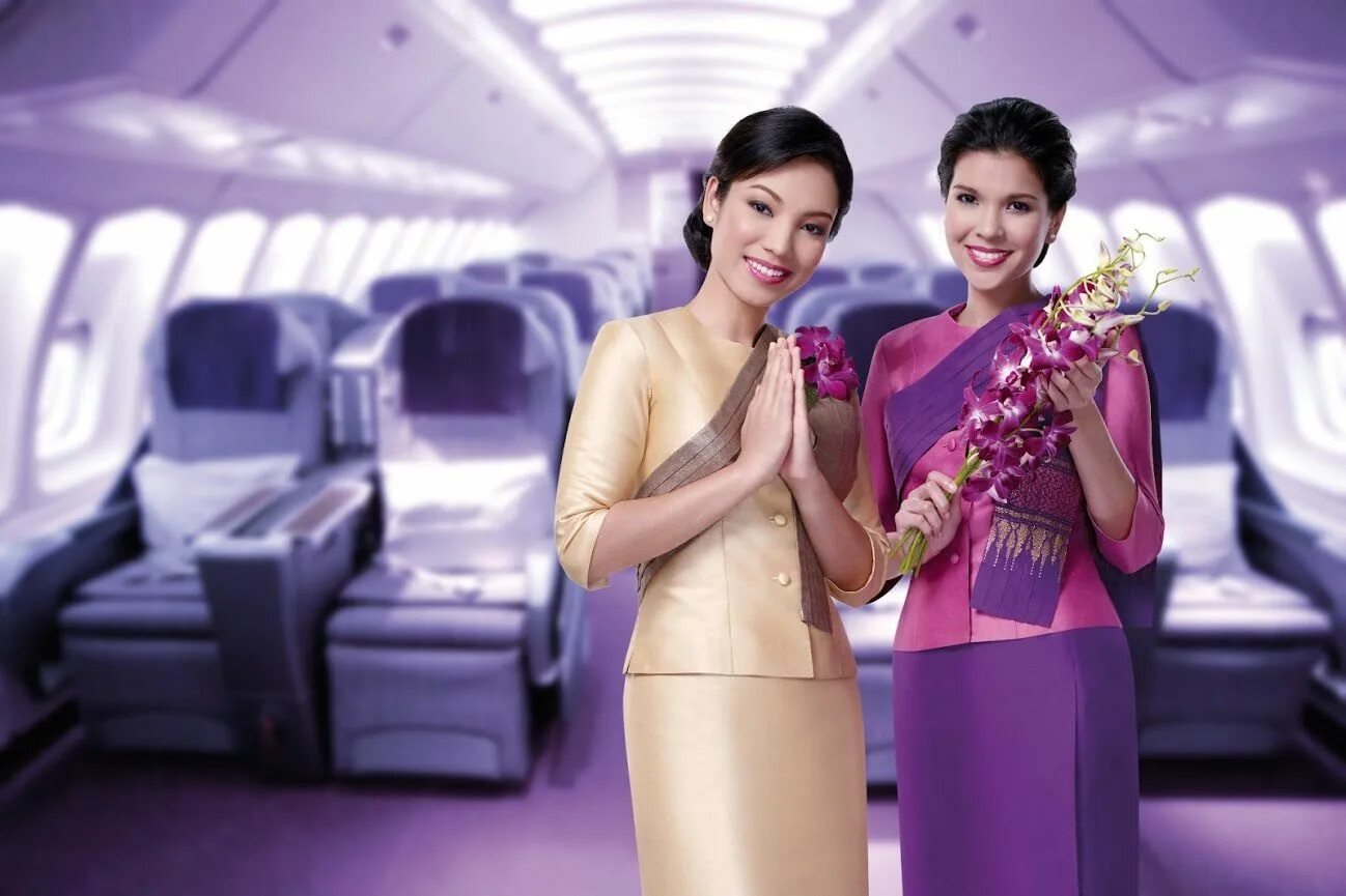 Thai Airways бортпроводники. Thai Airways авиакомпания стюардессы. Бортпроводник тайские авиалинии. Thai Airways форма бортпроводников. Авиакомпания сунь вынь фото