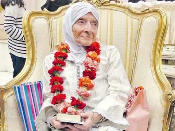 Мусульманская бабушка. Старая женщина мусульманка. Фото подилойженщины мусульманки. Фото бабушка мусульманка.