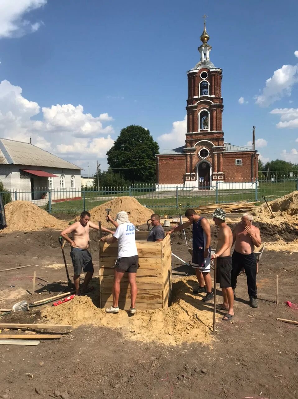 Вослебово скопинский. Храм рождества пресвятой богородицы (вослебово). Пересвет и ослябя памятник. Вослебово рязанская область. Вослебово скопинского дом культуры.