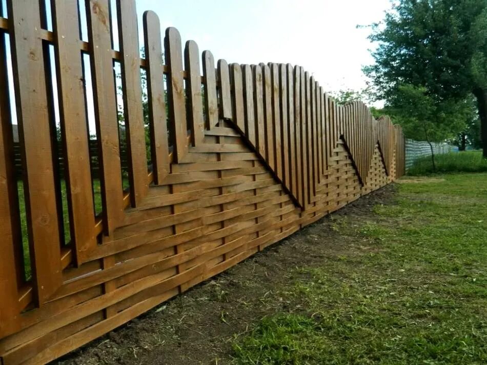 Как сделать дешевый забор. Деревянный заборчик. Забор из дерева. Деревянные заборы и ограждения. Красивый деревянный забор.
