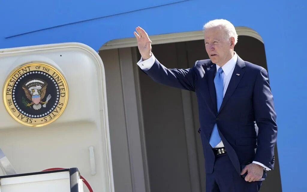 Байден в польше. Джо Байден в Польше. Дуда и Байден. Трамп в гольф Байден. Байден СПГ.