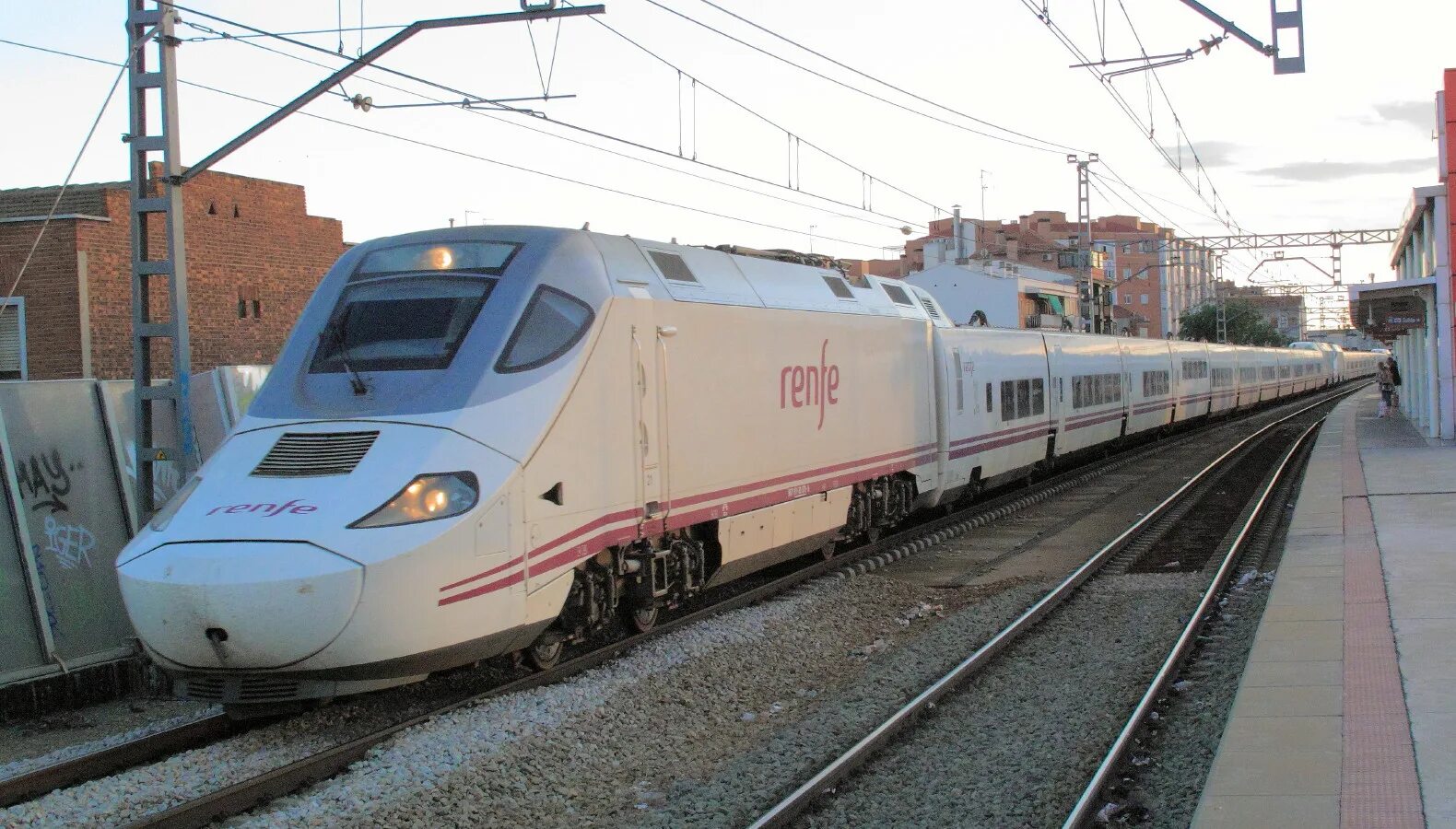 Тальго 250. Talgo 250. Поезд Talgo 250. Talgo 250 гибрид. Движение поезда 250