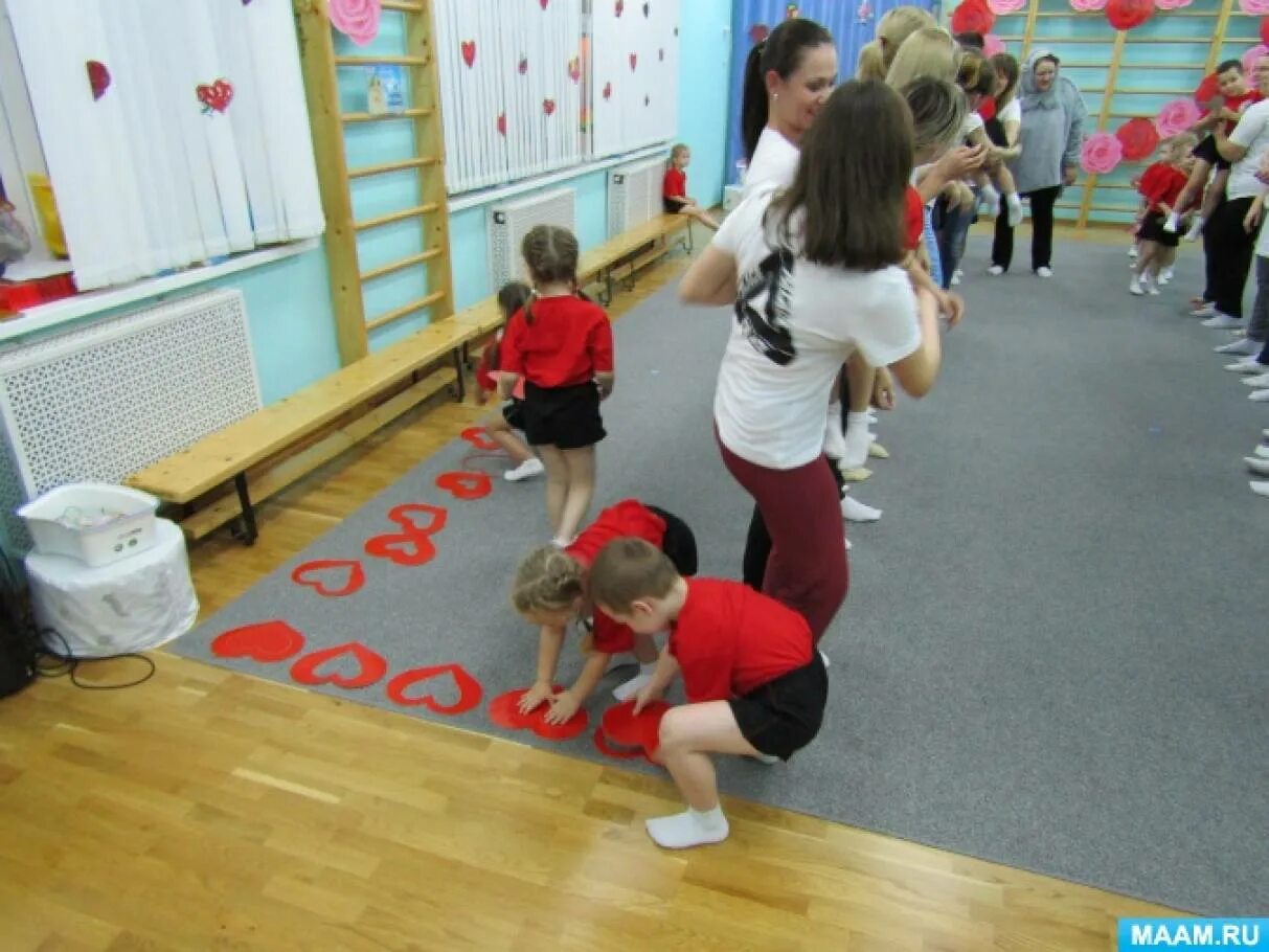 Развлечение спортивная мама. Спортивный праздник в детском саду. Спортивные праздники в детском саду фотоотчет. Спортивный праздник в средней группе. Спортивный праздник, посвящённый Дню матери.