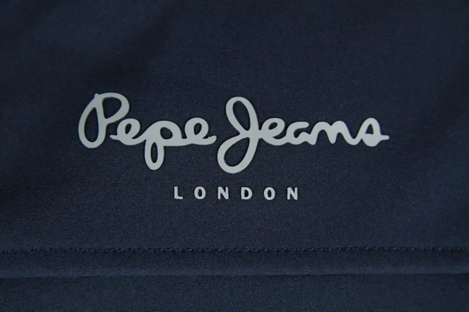 Продать бренд. Pepe jeans марка. pepe jeans логотип бренда. pepe jeans london логотип. pepe jeans бренд aviator.