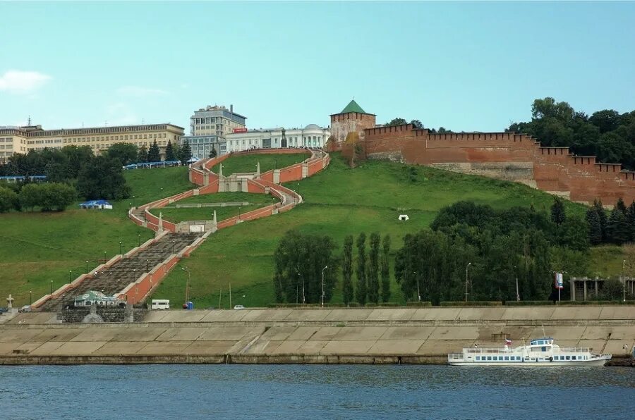 Ати нижний новгород сайт. Нижегородский Кремль Чкаловская лестница. Чкаловская лестница Нижний Новгород. Кремль Чкаловская лестница Нижегородский лестница. Чкаловская лестница Нижний Новгород с Волги.