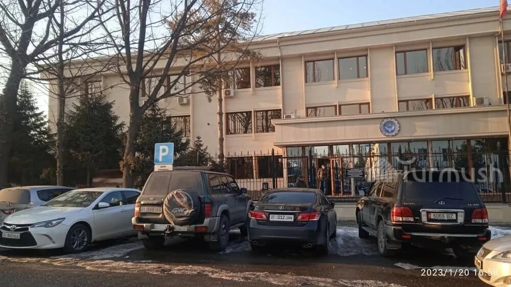 Проект м 96 92 ош В центре Оша столкнулись "Мерседес" и "Степвагон". Фото и видео