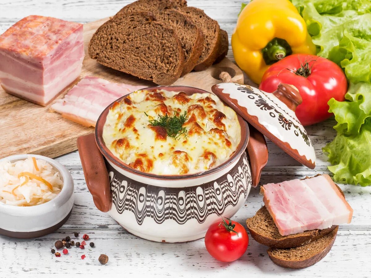 Пельмени в горшочках пошаговый рецепт. Пельмени в горшочке. пельмени в горшочках в духовке. пельмени по-таежному в горшочках. пельмени амуры в горшочках.