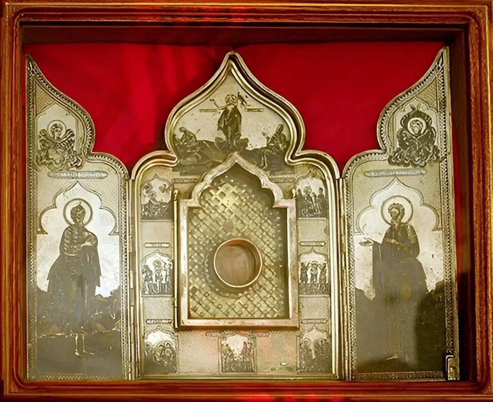 Храм христа спасителя риза богородицы. Риза господня в храме христа. Риза господня что это. Частица ризы пресвятой богородицы. Риза иисуса христа в москве.