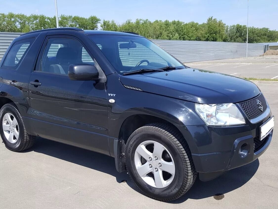 Сузуки витара 3 дверная купить. Suzuki Grand Vitara 2005 черный. Suzuki Grand Vitara 3 дверный 2006. Сузуки Гранд Витара 3 дверная 1.6. Grand Vitara 3 чёрный.