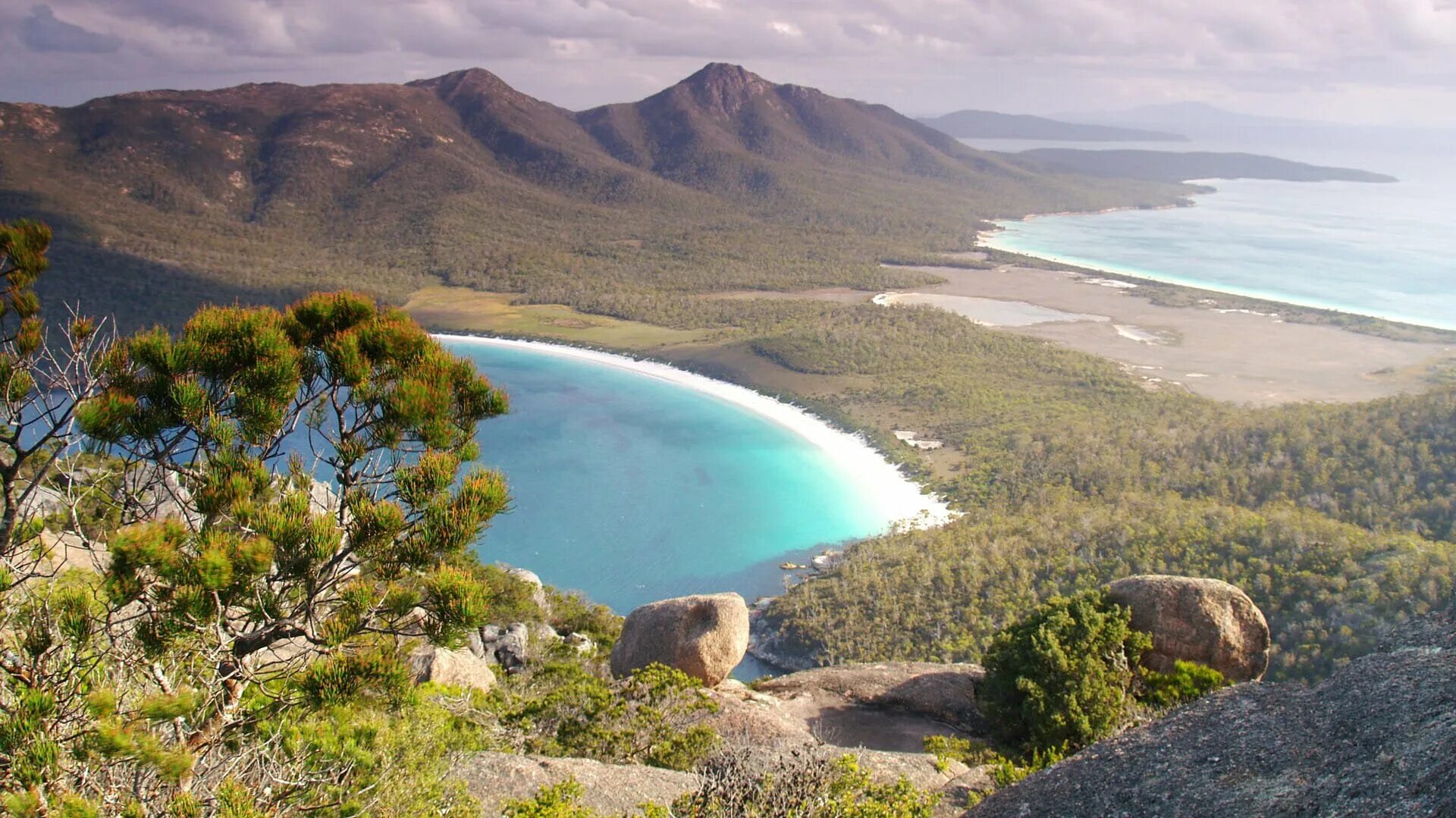 Freycinet National Park Тасмания. Тасмания курорты. Эдвенчер-Бэй Тасмания. Тасмания достопримечательности. Остров принадлежащий австралии