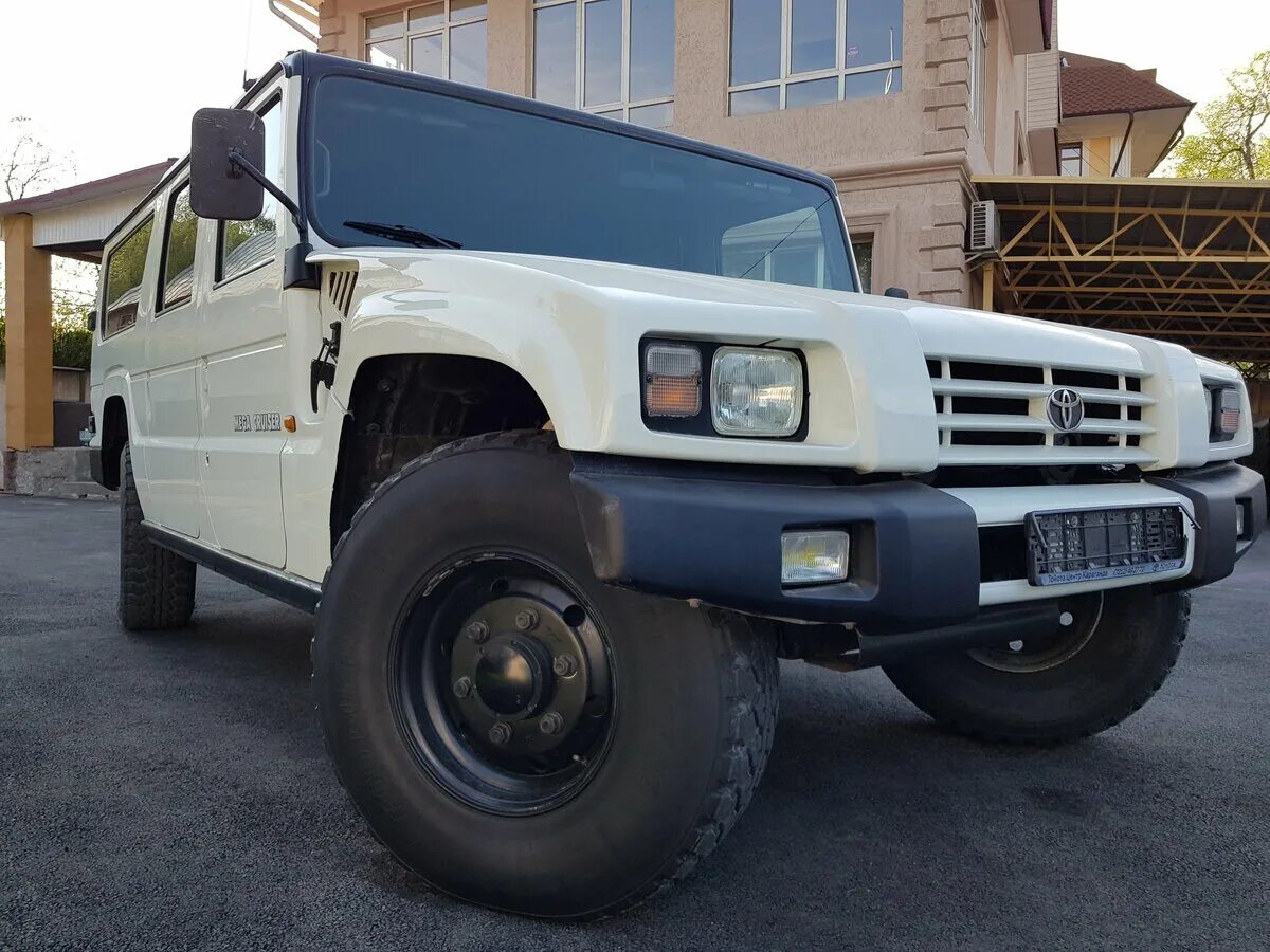 Мега крузер купить. Toyota Mega Cruiser. Toyota Mega Cruiser, 2001. Toyota Mega Cruiser 1995. Toyota Mega Cruiser 2021.