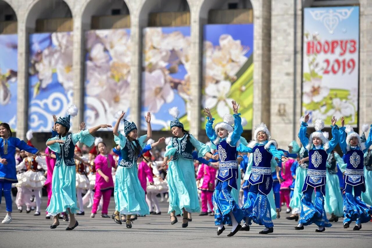 Традиции нооруз киргизия. Празднование нооруза в бишкеке. Навруз в киргизии. С праздником навруз кыргызстан. О киргизии празднование нооруза.