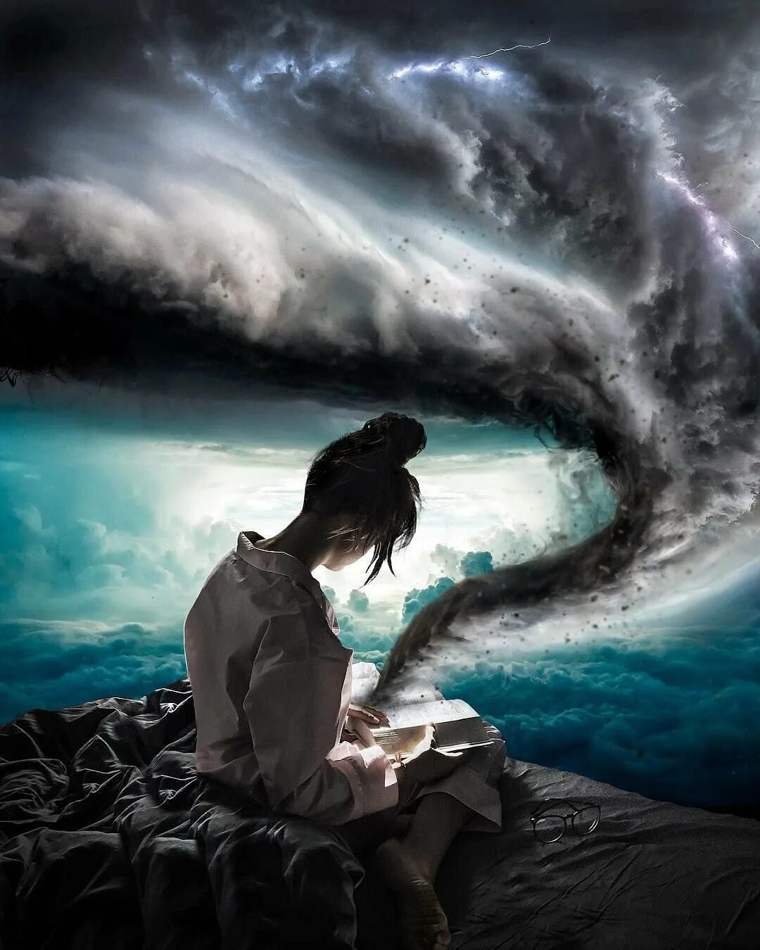 фотосессия с книгами. девушка читает. фотохудожник christine ellger. чтение книг. читающий души.