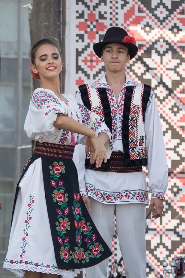 Молдавский народный костюм от Днестра до Карпат (ВИДЕО) European costumes, Folk 