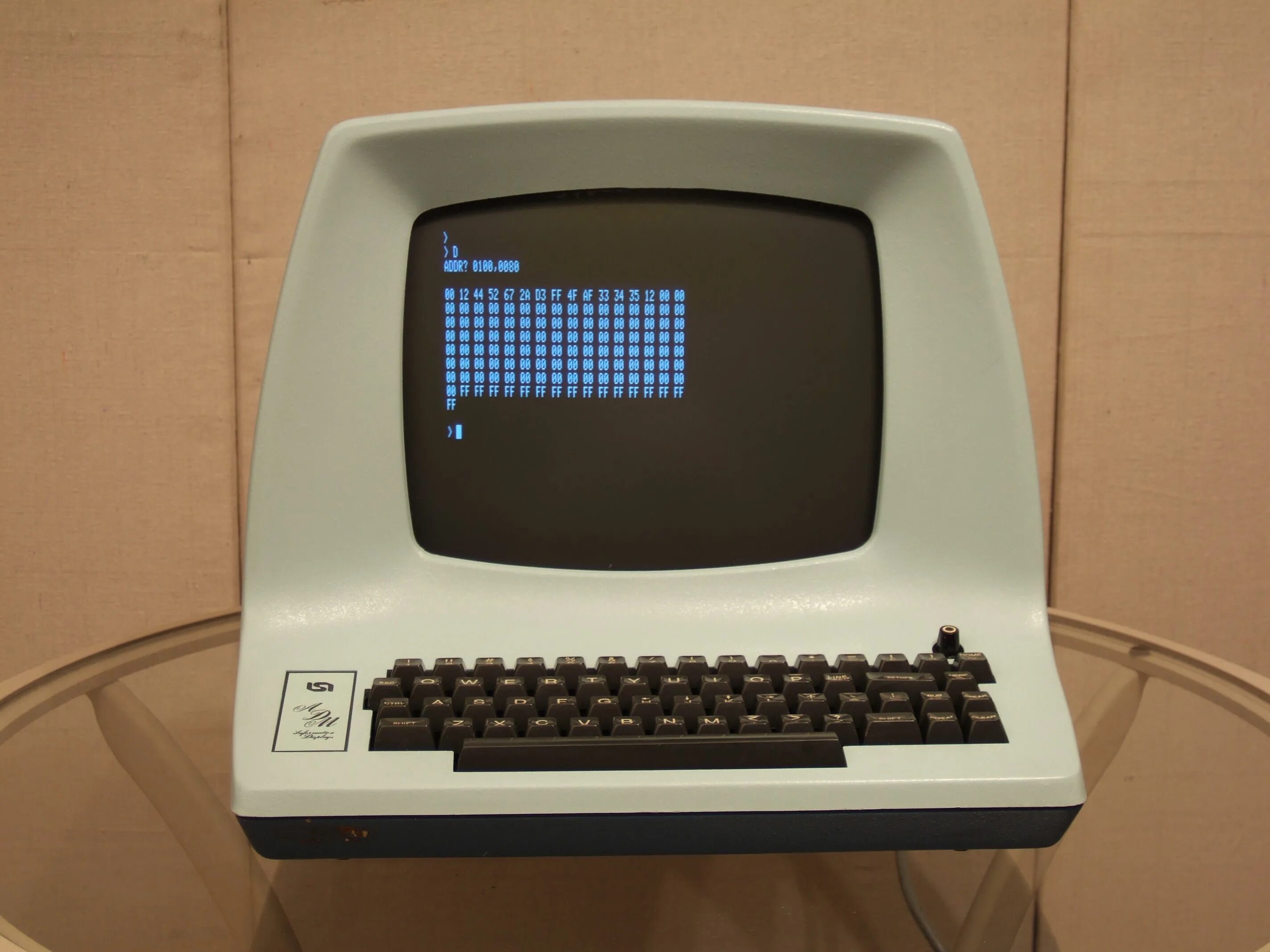 Терминал 1970. Старый компьютер. Старая клавиатура компьютера. Самый первый монитор. Www terminal