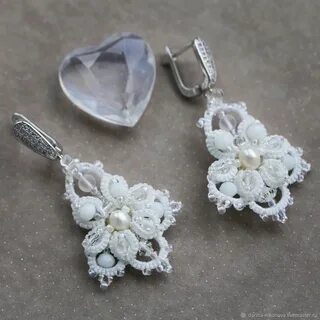 Красивые белые серьги