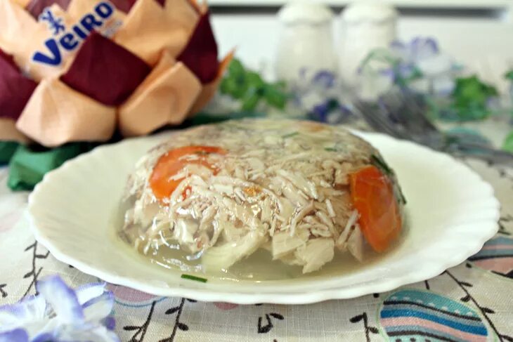 Курица заливная рецепт фото Летнее" заливное из курицы с яйцом и кукурузой 1 рецепты с фото на