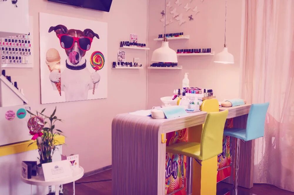 Кэнди эплс студия. Салон кэнди. Фотозона для маникюра. Фотозона для маникюра. Фотозона ногтевой студии.