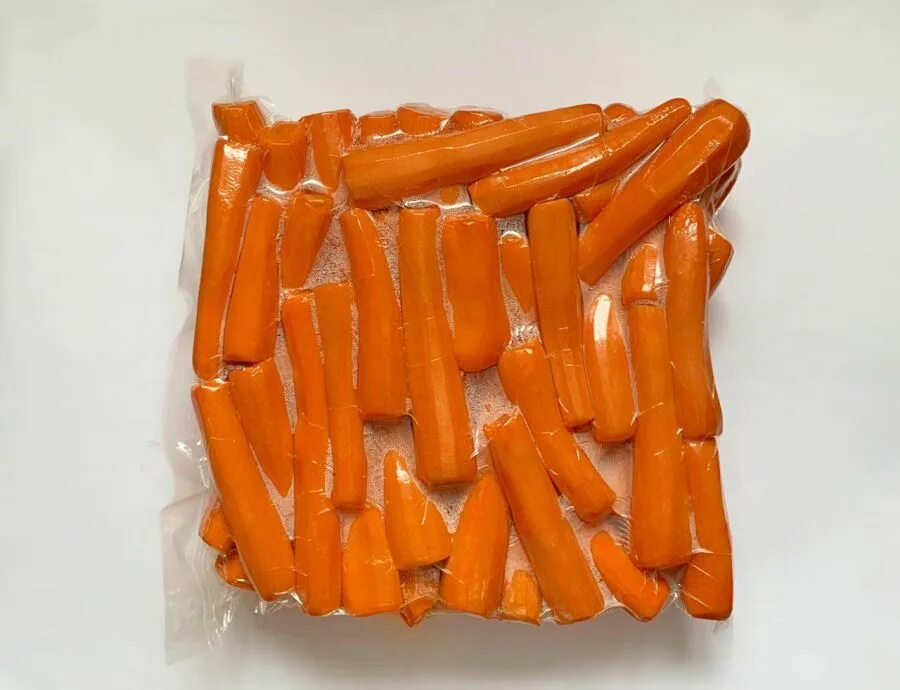 Хранение очищенных овощей. Морковь в вакуумной упаковке. Овощи в вакуумной упаковке. Морковь очищенная, вакуумная упаковка. Морковь в упаковке.