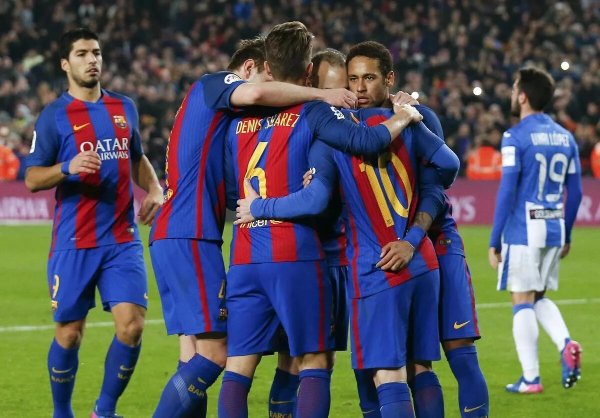 Левандовский в барселоне. Месси в анжи. Обор барса. Barcelona week. Обои месси победа барселоны.