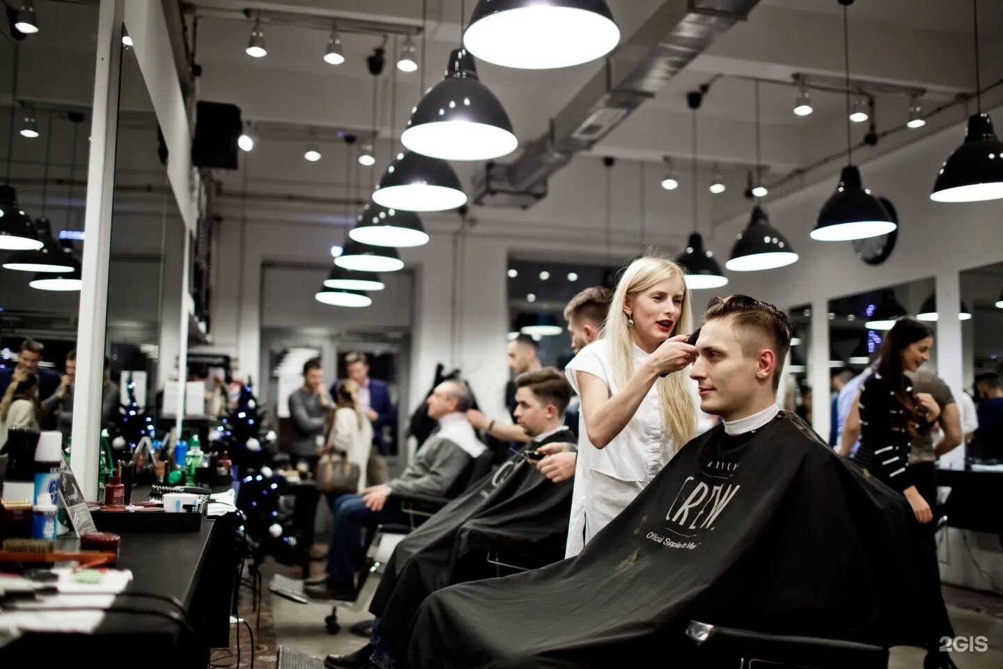 Парикмахерская для мужчин. Парикмахерская для мужчин. Барберы москвы. Барбершоп бородач москва. Мужская парикмахерская москва.