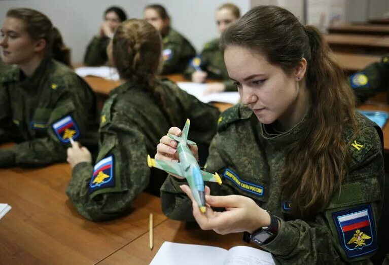 Курсанты авиационных училищ. Курсантки краснодарского авиационного училища. квваул летчицы.