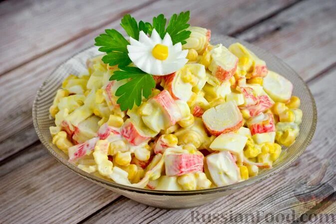 Салат с крабовыми палочками и кукурузой и рисом. Салат с крабовыми палочками без риса. Салат с крабовыми палочками и ку. Салат с крабовыми палочками и кукурузой. Салат с крабовыми палочками и кукурузой и рисом.