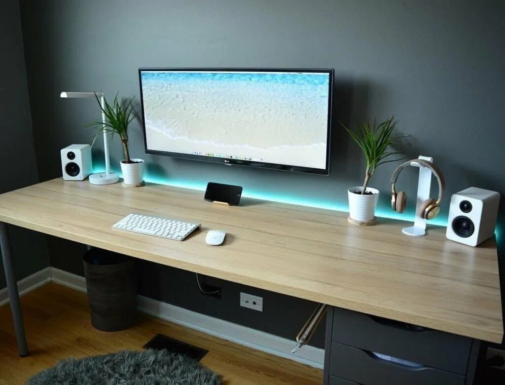 Красивый стол для компьютера. Длинные компьютерные столы. Красивый компьютерный стол. Длинный стол. Идеи для компьютерного стола.