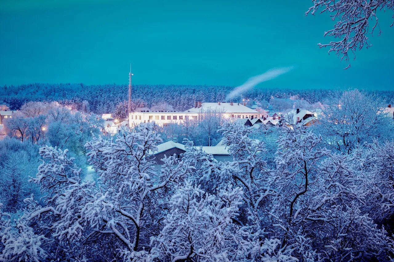 Cold december. Снежные пейзажи Эстонии. Пейзаж Эстония зима. Небо Сумерки зима. Декабре Вайт.