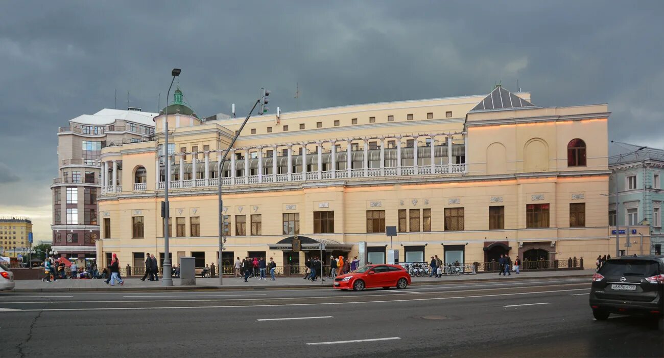 Арбатская 2 1. Москва Арбат 2. Ресторан Прага на Арбате. Ул. Арбат, 2/1. Москва ул Арбат 1.