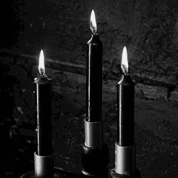 Песня черная свеча. Свеча черная. Черные свечи магия. Три свечи. Стильные черные свечи.