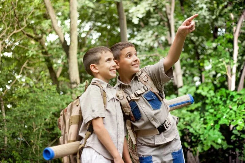 Camping boys. Два мальчика в лесу. 2 Мальчика в лесу. Мальчишки в походе. 2 Мальчика в походе.