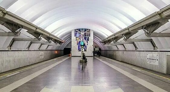 Ремонт метро чкаловская. Станция метро чкаловская. Метро ладожская эскалатор. Чкаловская метро спб. Станция чкаловская чкаловская вестибюль.