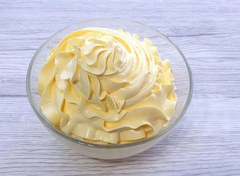 Масляный крем шарлотт. Крем шарлотт для торта. Крем сливочный шарлотт. Крем шарлотт шоколадный. Бабушка эмма крема для тортов.