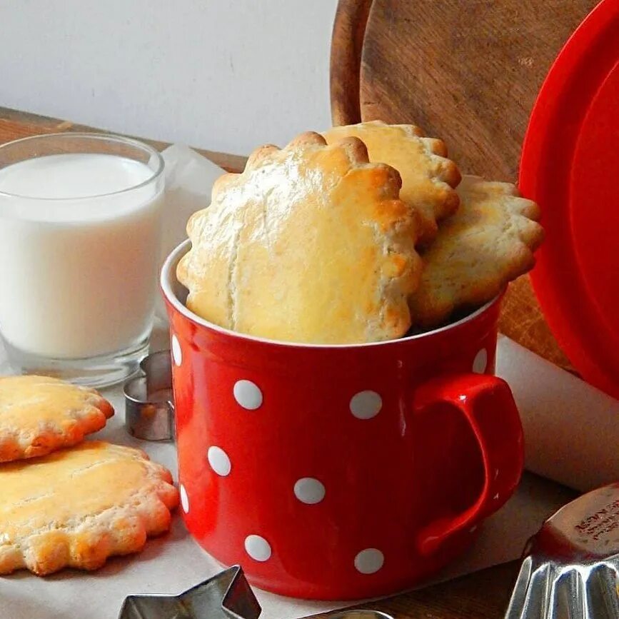 как приготовить молочные коржики.