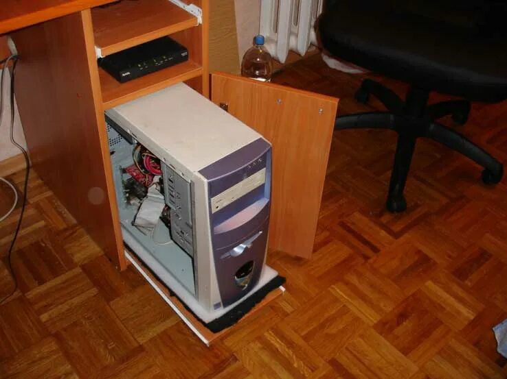 компьютер изнутри. для чистки системника. грязный блок питания пк. можно ли закрывать компьютер. правильное выключение компьютера.