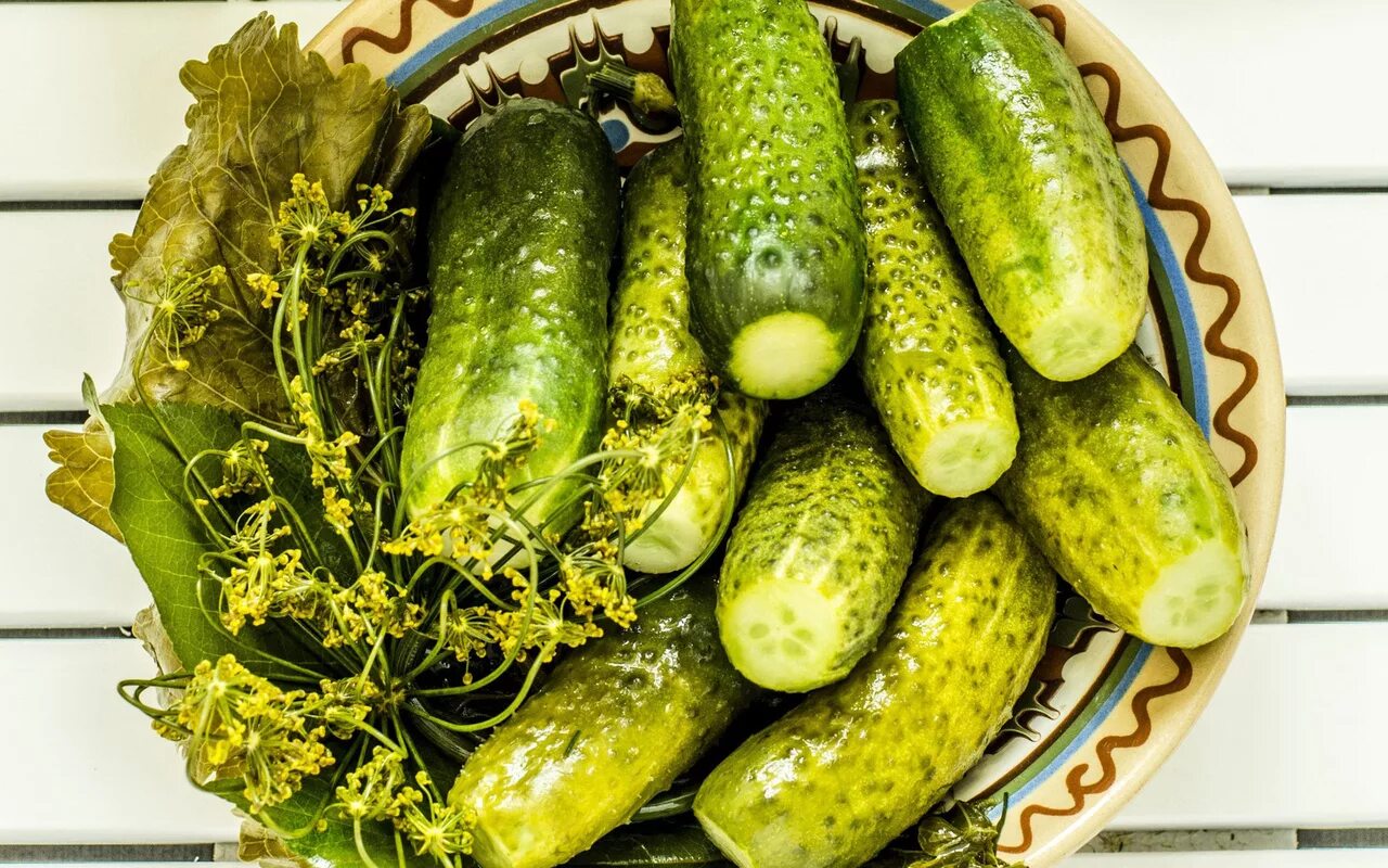 Vegetables and cucumber. Огурец Мурашка f1. Малосольные огурчики. Малосольные корнишоны. Малосольные огурцы.