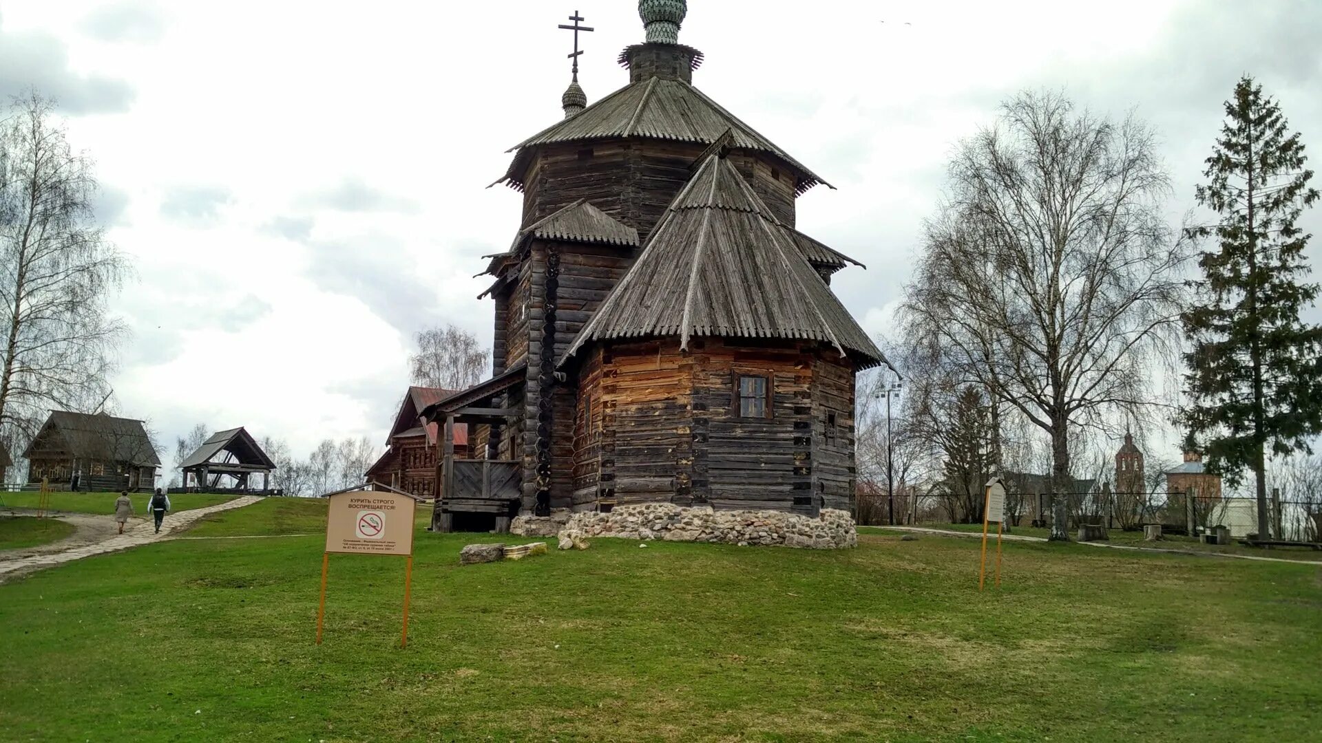 В каком городе музей зодчества. Музей деревянного зодчества в Суздале. Музей деревянного зодчества в Суздале знак. Музей деревянного зодчества и крестьянского быта в Суздале. Музей деревянного зодчества спас-Клепики.