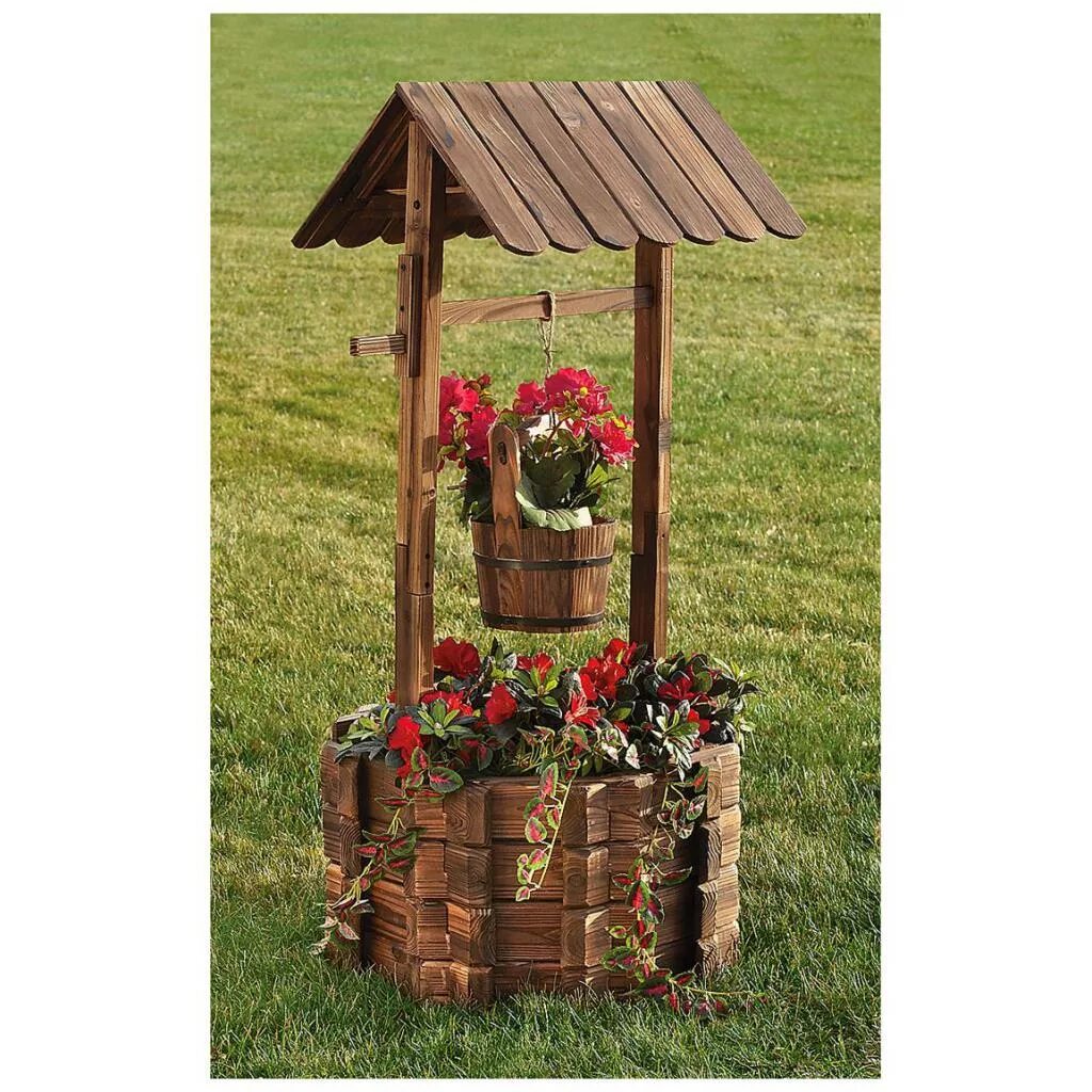 Сделать колодец своими руками для сада. Колодец в саду. Деревянный колодец декоративный. Колодец декоративный для сада. Декоративный колодец.