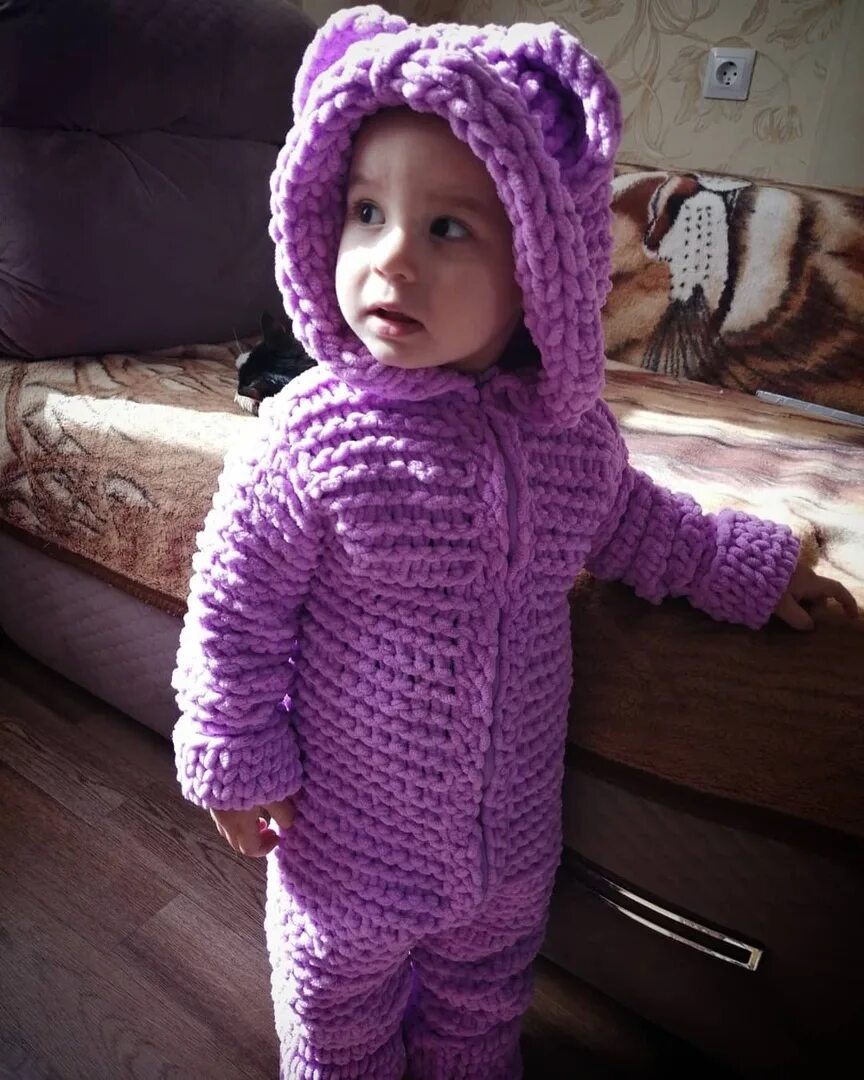 Комбинезон из пряжи ализе. Комбинезон из ализе пуффи файн для новорожденных. Ализе софти комбинезон. Комбинезон ализе софти плюс. Комбинезон для новорожденного ализе софти.