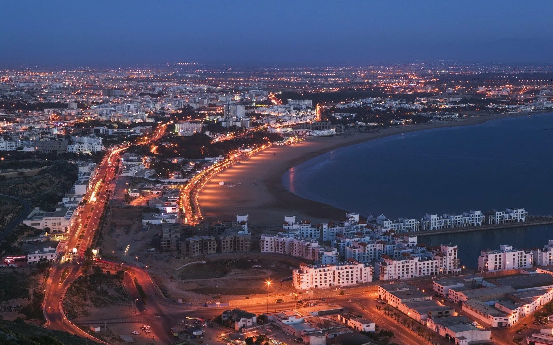 Марокко погода сейчас. Город Агадир в Марокко. Касабланка (Марокко). Океан в Агадире Марокко. Агадир Марокко достопримечательности.