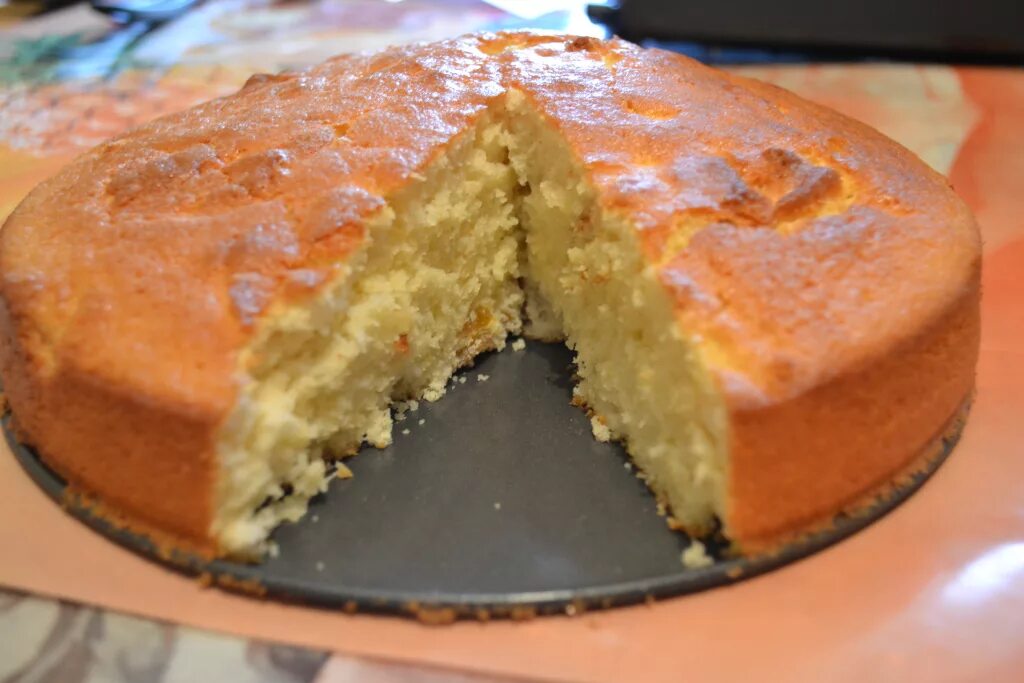 Кекс в духовке со сметаной. Кекс в духовке со сметаной. Кекс сметанковый. Кекс на сметане. Сметанник с изюмом.