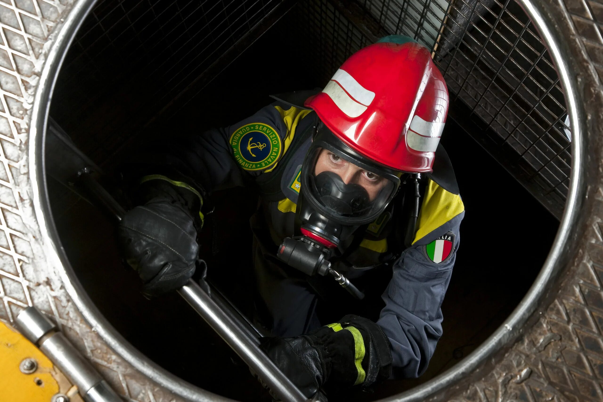 Освещение в замкнутом пространстве. Confined Space. Mu confined Space. Confined Space Hazard.