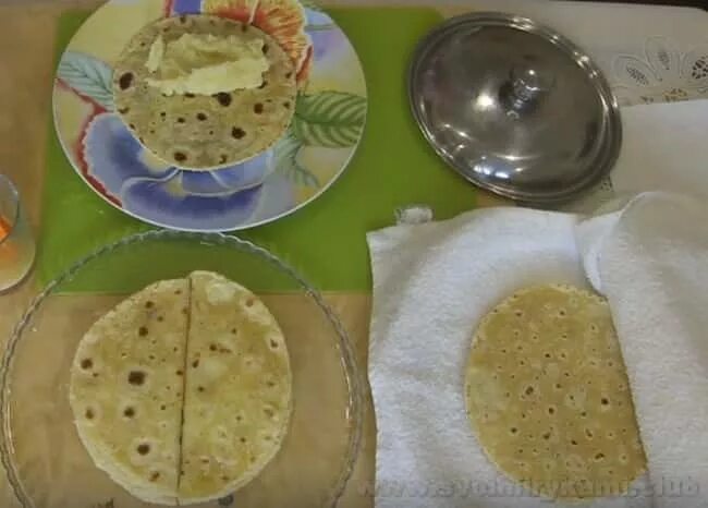 Татарская кухня кыстыбый. Кыстыбый с картошкой нежное. Кыстыбый с картошкой нежное. Татарское национальное блюдо кыстыбый. Тесто для кыстыбый.