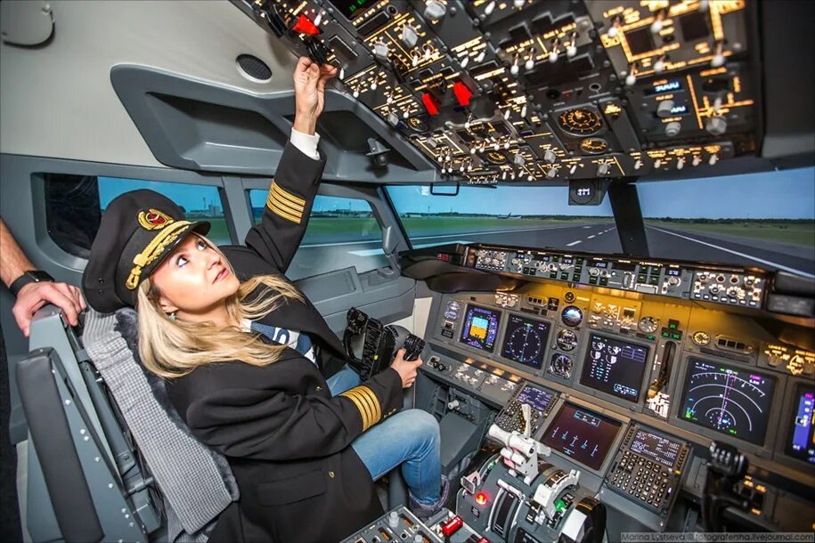 Vfr полеты. Полет визуализация. Визуальные полёт. Полет на самолете в кабине пилота. F16 вид из кабины.